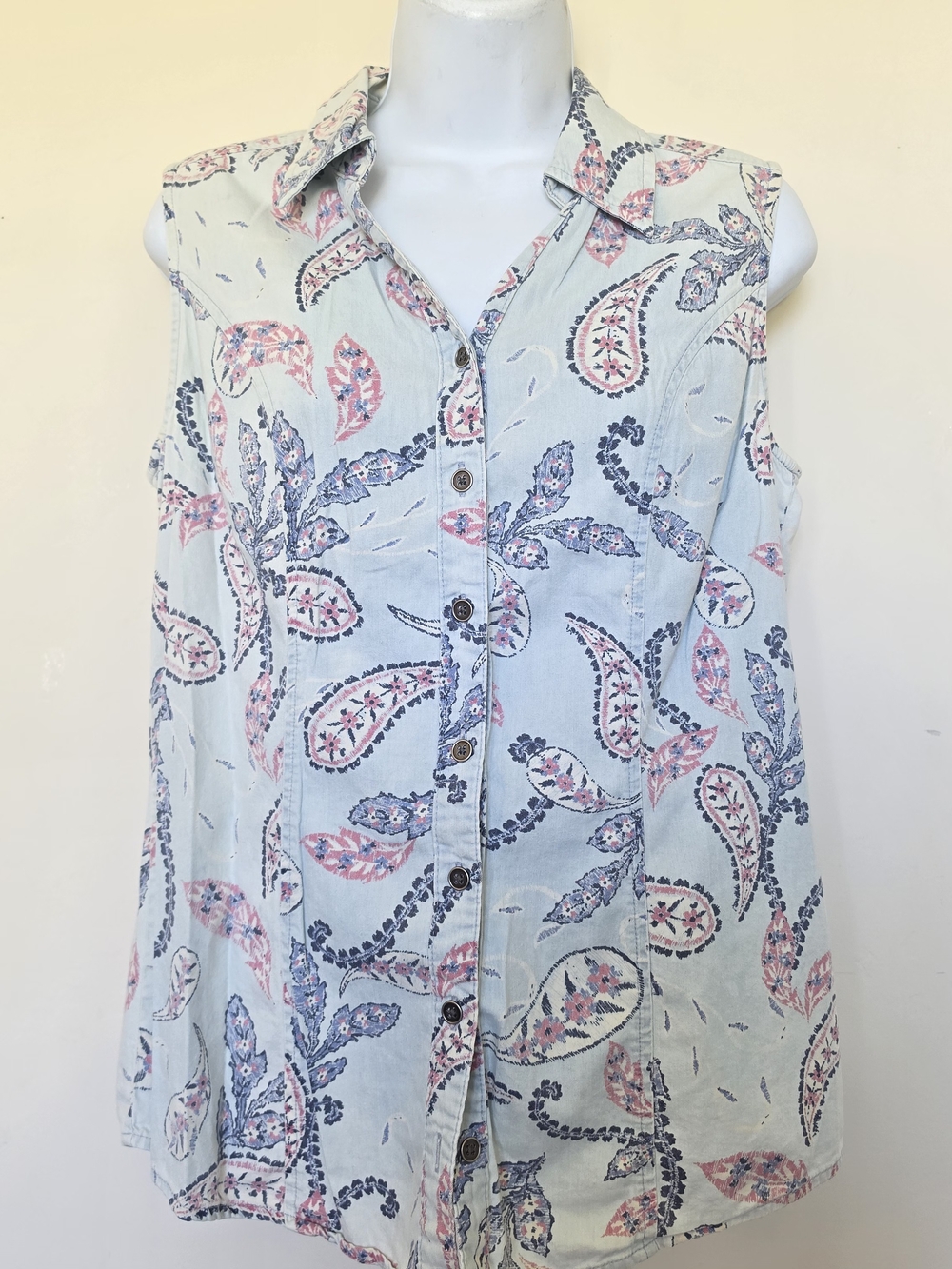 Sleeveless Button-Front Paisley Top in Light Blue and Pink Size Small